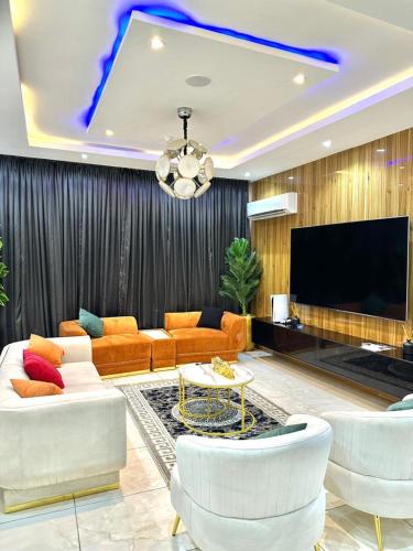 3bedroom luxury apartment with pool, snooker, ps5 in lekki phase 1 shortlet apartment in Lekki