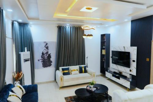 COZY 4BR Duplex Apartment with STARLINK unlimited WIFI, PS5, and 4mins to GRA shortlet apartment in Port Harcourt