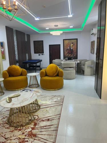 Ikoyi 4bed Penthouse Seaview Gallery with attendants shortlet apartment in Ikoyi